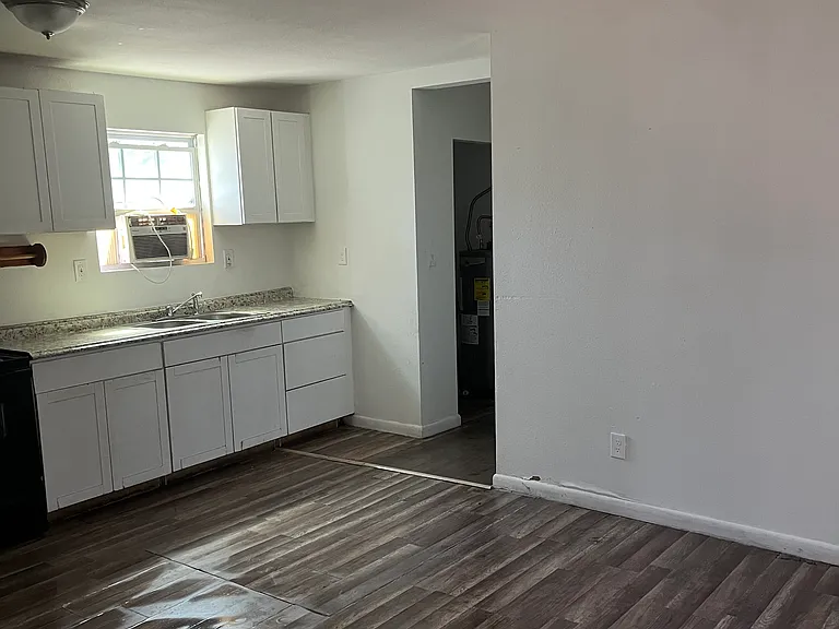 3816 Franklin St — Photo 12