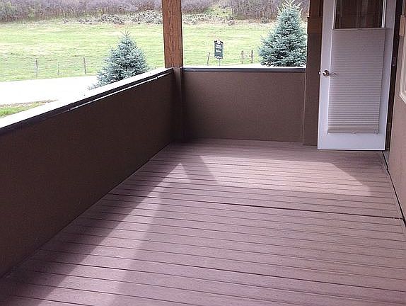 upstairs enclosed back deck