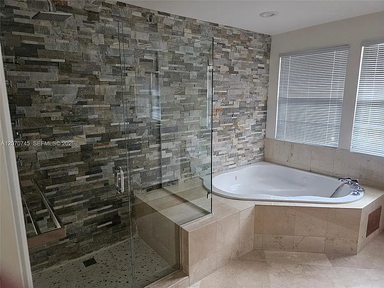 4501 NW 93rd Doral Ct — Photo 21