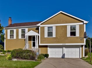 237 Alexandria Dr, Vernon Hills, IL