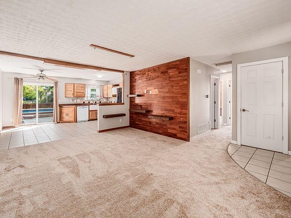 4th image of 3976 Eastrise Dr