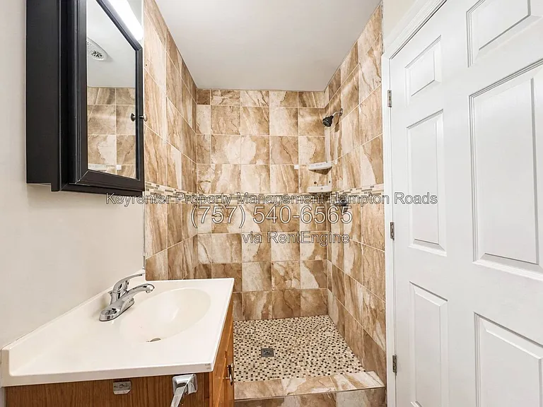 711 Marcus St — Photo 17