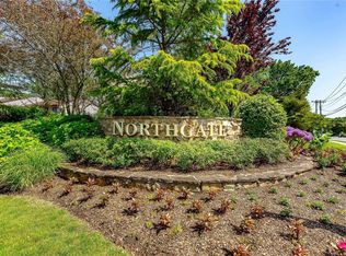 34 Northgate Cres, Melville, NY 11747
