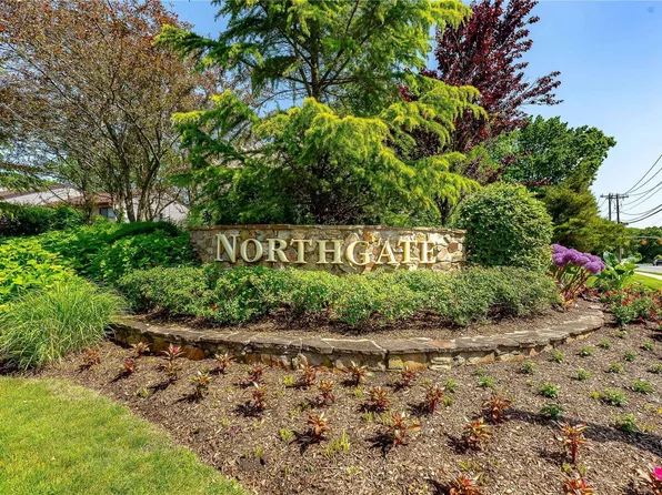 34 Northgate Crescent, Melville, NY 11747