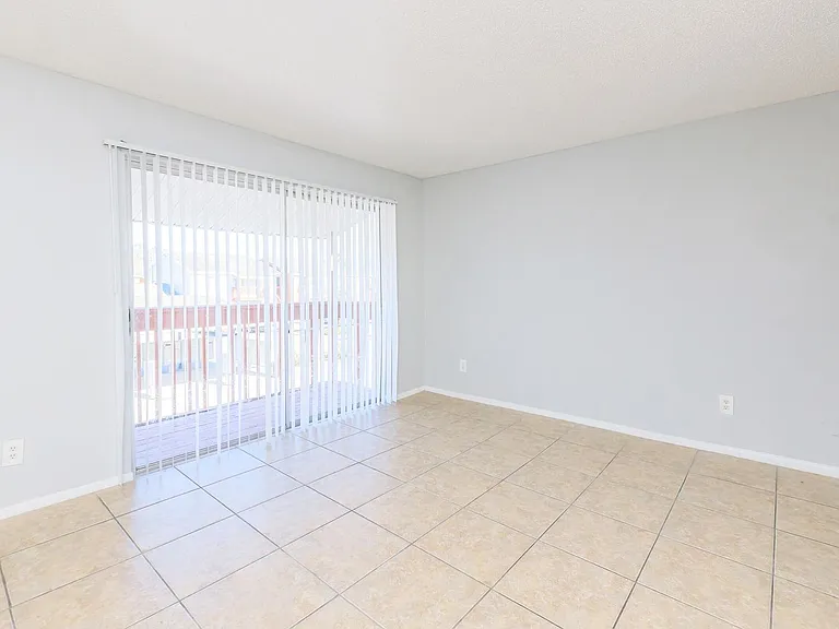 Crown Pointe Apartments — Photo 24