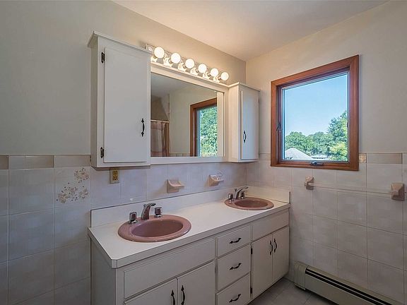 5th image of 67 Valentine St