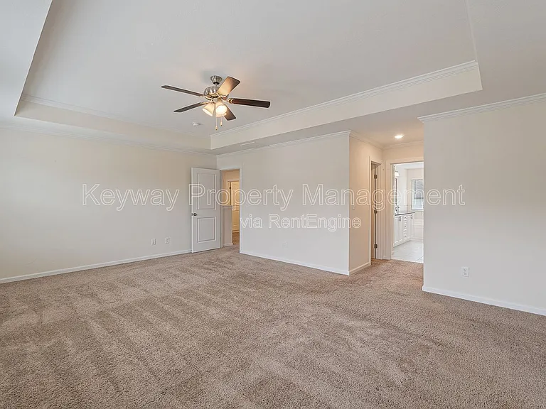 585 Hampton Dr — Photo 17