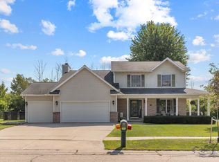 972 Honeysuckle Ln, Fond Du Lac, WI 54935