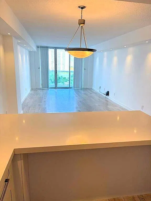 1 bed, 1.0 bath, 1005 sqft, $3,600 — Photo 1