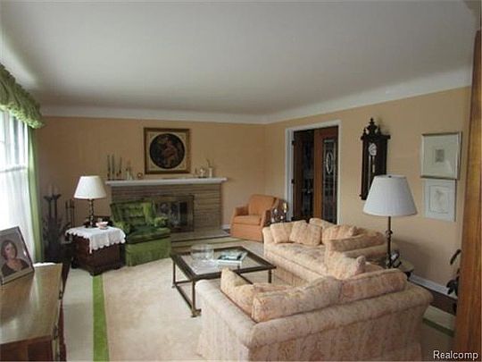 2nd image of 559 N Glenhurst Dr