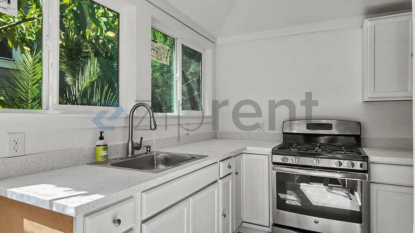 1 bed, 650 sqft, $1,750 — Photo 4