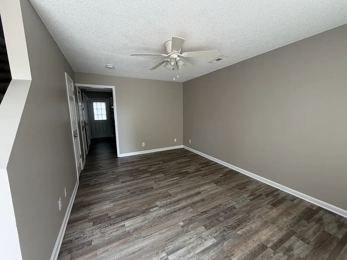 Building Photo - 315 Pinehill Dr #2