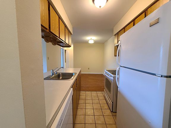 4th image of 49 Eton Way #49