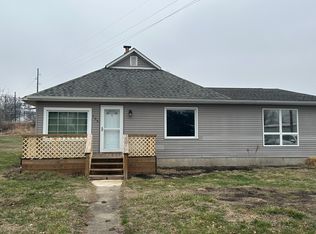 105 N Epperson Dr, Mc Leansboro, IL 62859