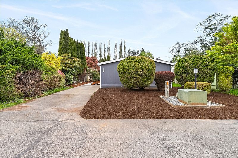 4th image of 2350 Douglas Road #39