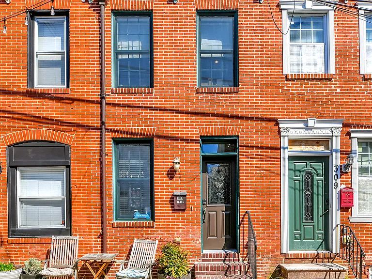 307 S Chapel St — Photo 1