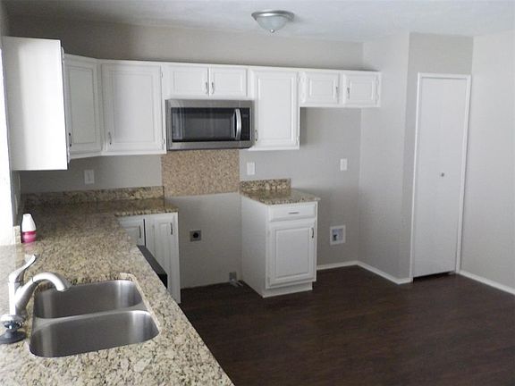 5th image of 3306 Meadow Oaks Dr
