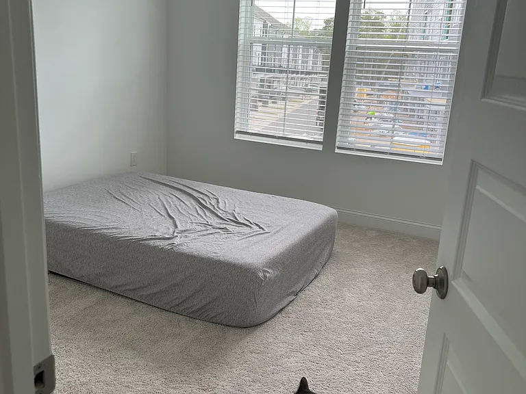 618 Market Grove Dr #100 — Photo 8