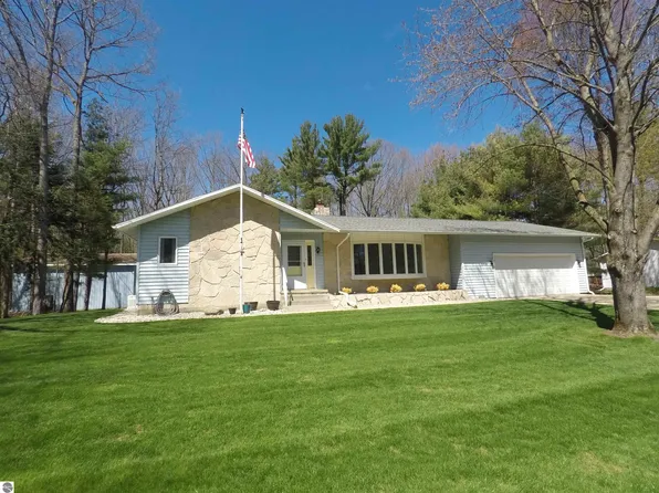 3320 W 13th St, Cadillac, MI 49601