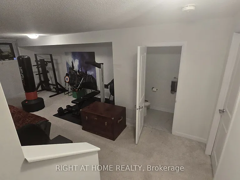 836 Dynasty St W — Photo 15