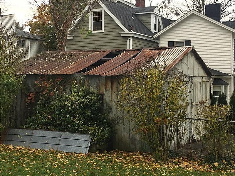 2nd image of 614 Grimes St