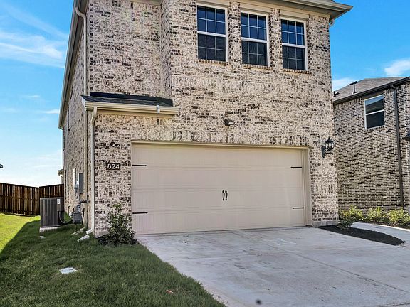 3rd image of 824 Amenduni Ln