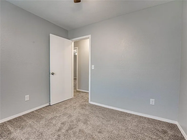 220 23rd Ave NE — Photo 10