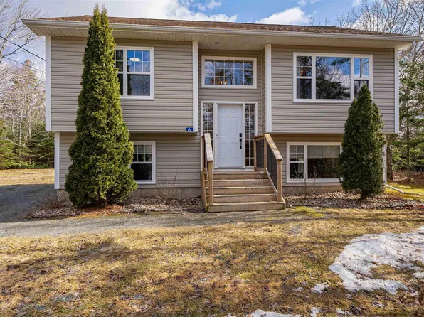 6 Rockwell Dr, Mount Uniacke, NS B0N 1Z0