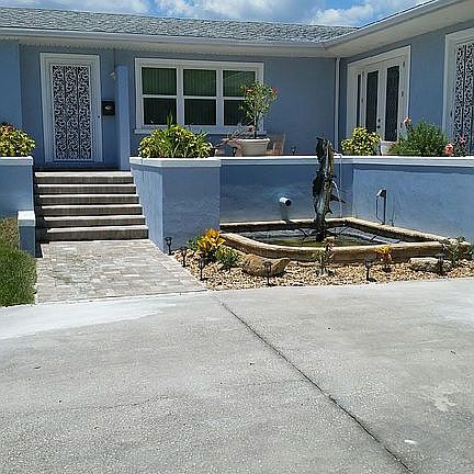3rd image of 1101 N Halifax Ave