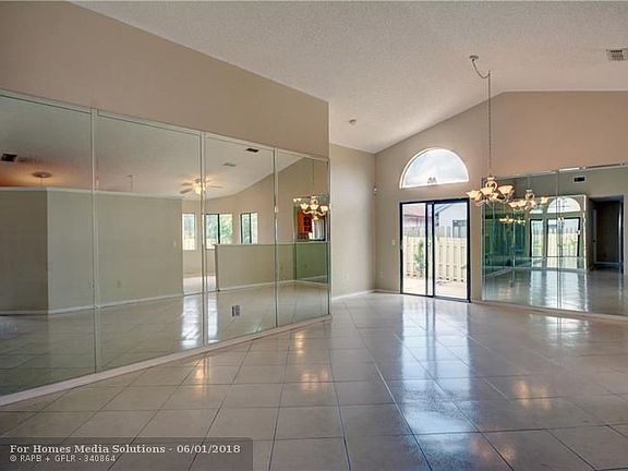 4th image of 914 Magnolia Ave