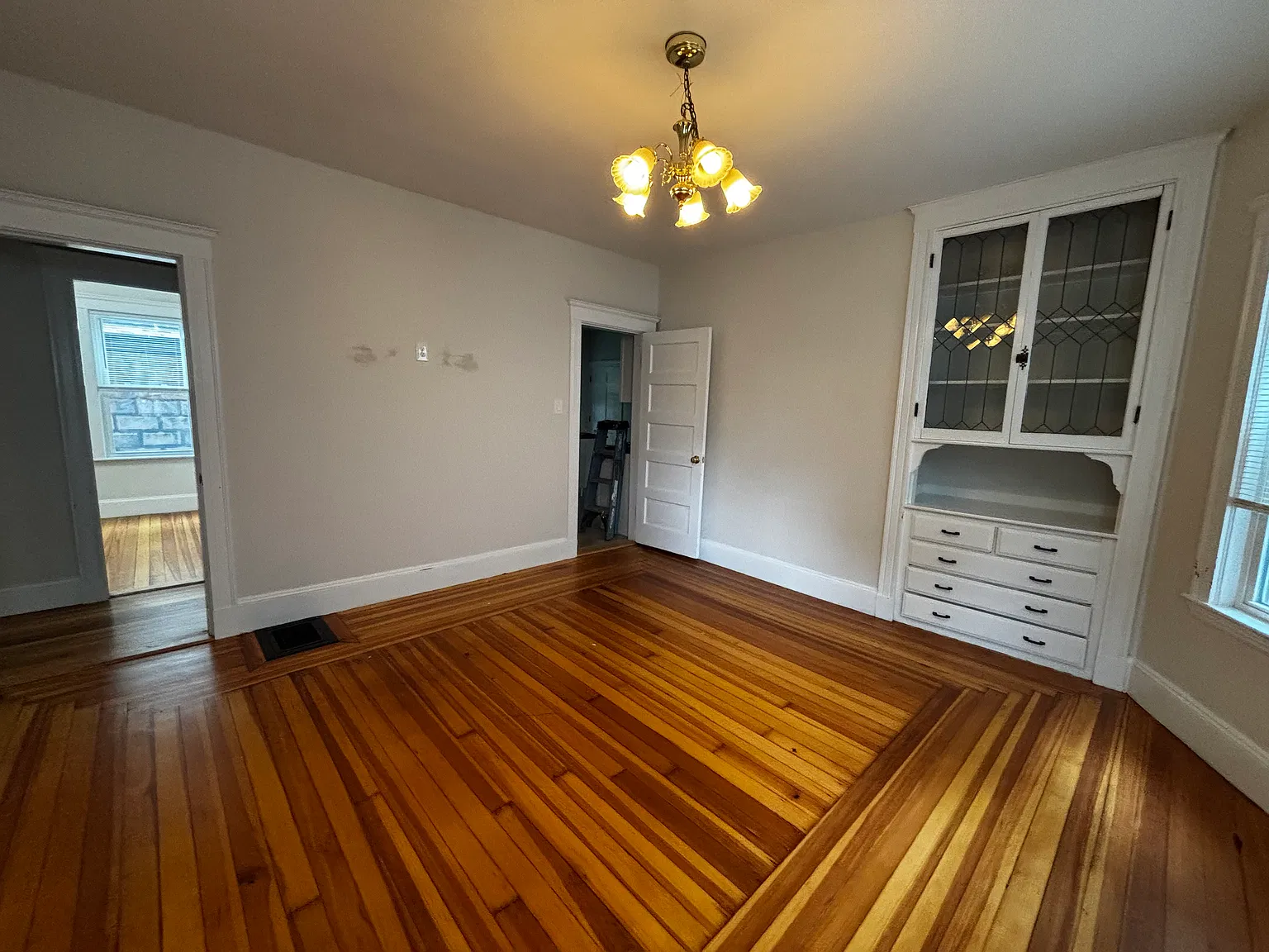 3 bed, 1200 sqft, $3,390 — Photo 2