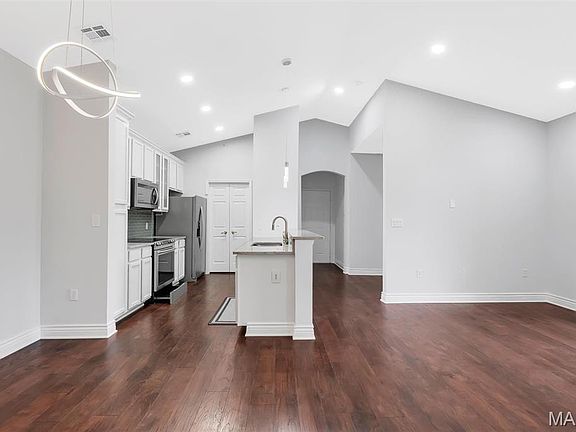 4th image of 37 Kassebaum Ln APT 300