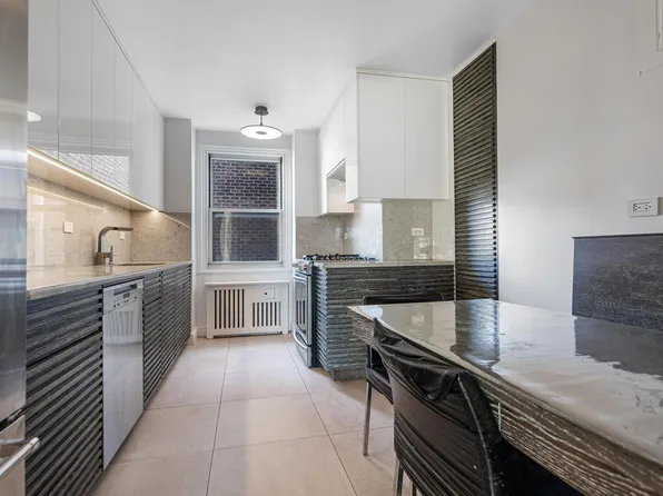 1270 5th Avenue image 2 of 23