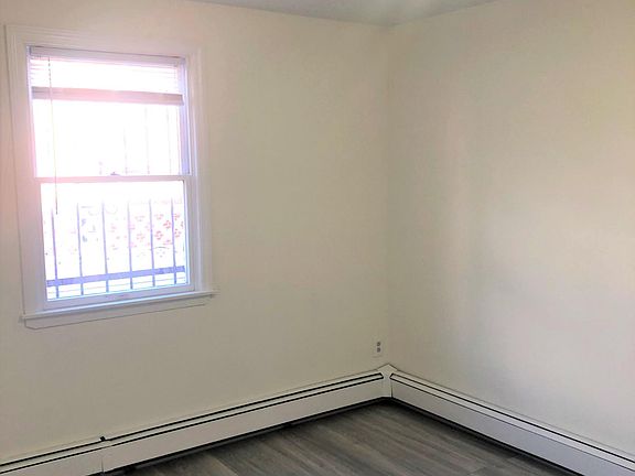 3rd image of 2 Royal St Floor 1