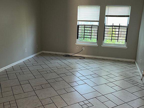2nd image of 2060 Oak Park Ln
