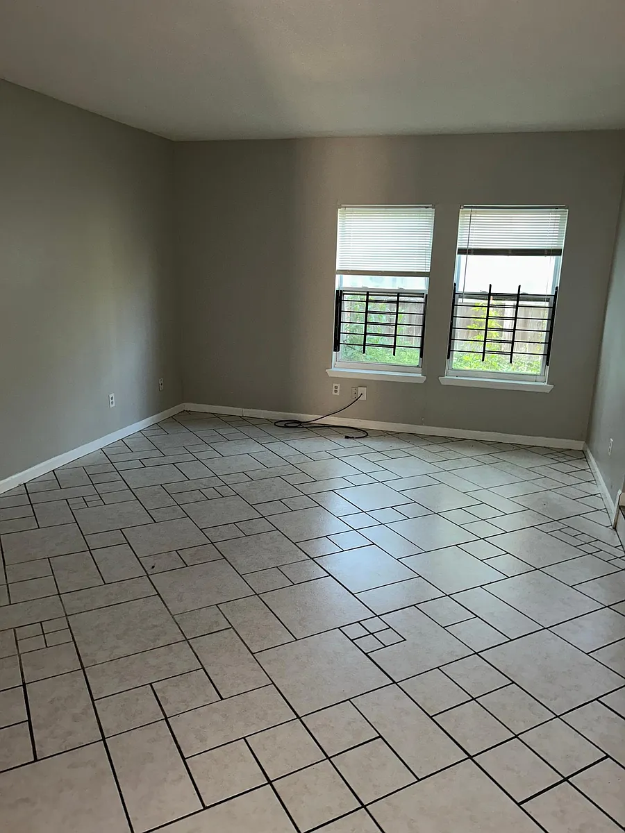 Building Photo - 2060 Oak Park Ln
