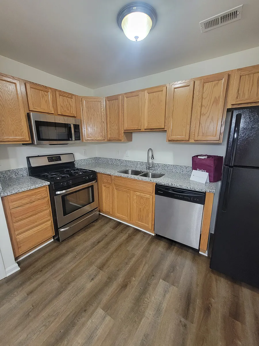 Building Photo - 3020 Barrymore St #107