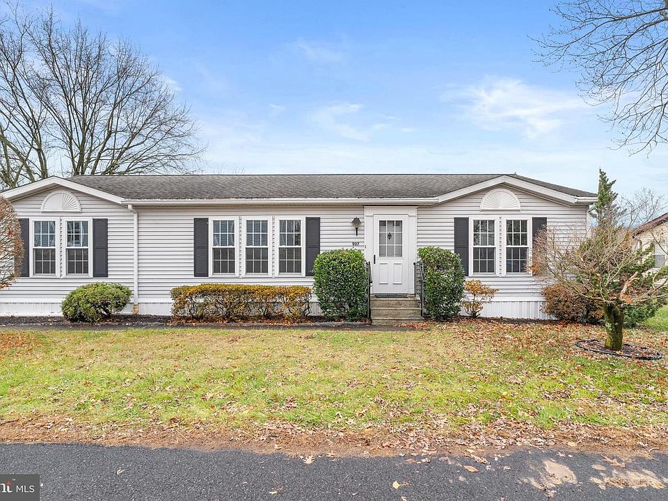1st image of 907 Lakeview Dr