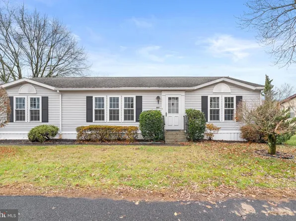 907 Lakeview Dr, Green Lane, PA 18054