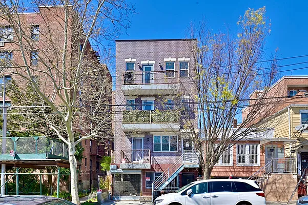 Sold by Amorelli Realty | media 25