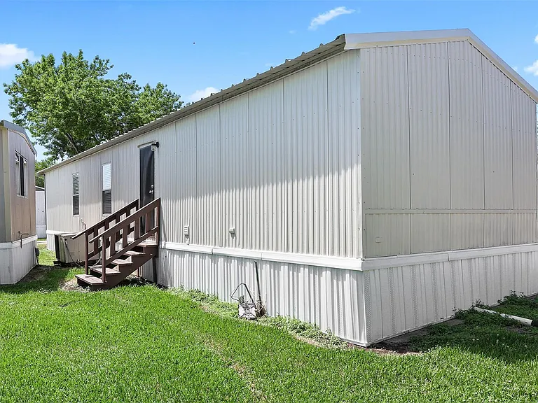 2222 N Austin Ave #32 — Photo 5