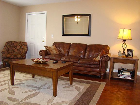 3rd image of 1401 Northlake Dr