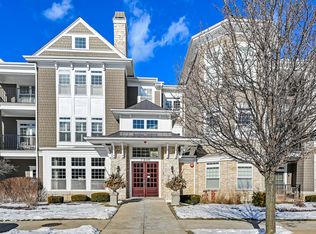 7 E Kennedy Ln APT 201, Hinsdale, IL 60521