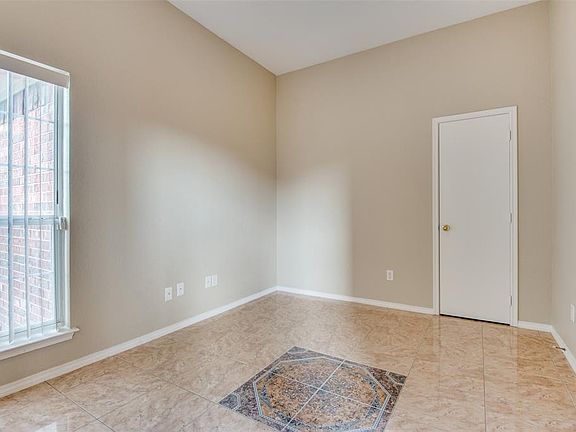 5th image of 1040 Castille Dr