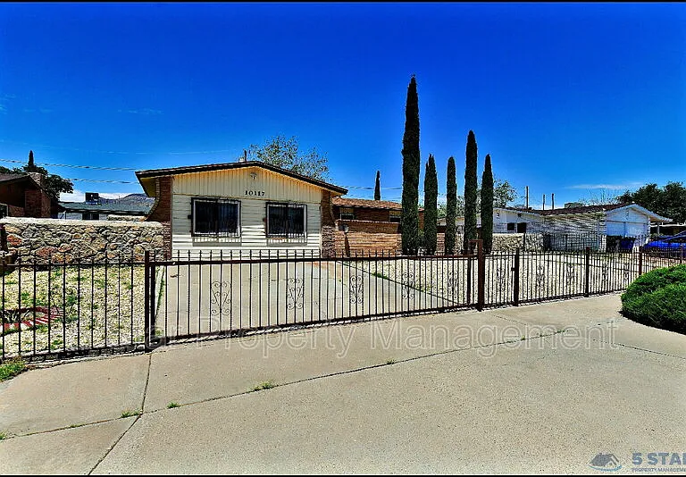 10117 Mercedes St — Photo 1