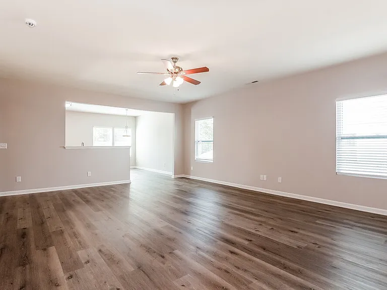 2304 Lake Vista Dr — Photo 4