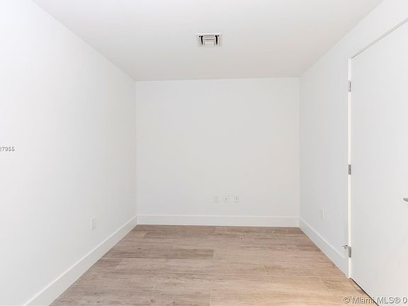 4th image of 16385 Biscayne Blvd Unit 1602