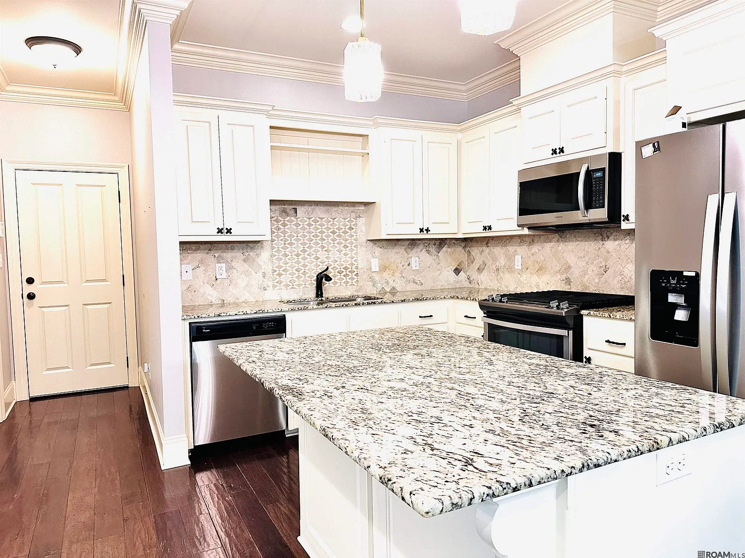3 bed, 1663 sqft, $2,600 — Photo 3
