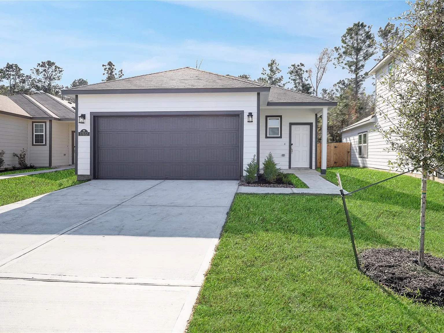 3 bed, 2.0 bath, 1388 sqft, $1,799 — Photo 2