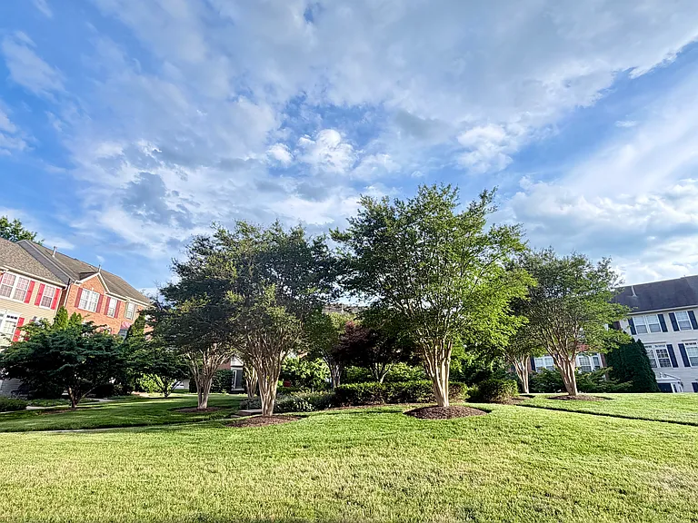 603 Eisenhower Dr — Photo 23